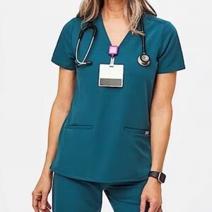 FIGS Women's Caribbean Blue Short Sleeve Top and XS Tall pants